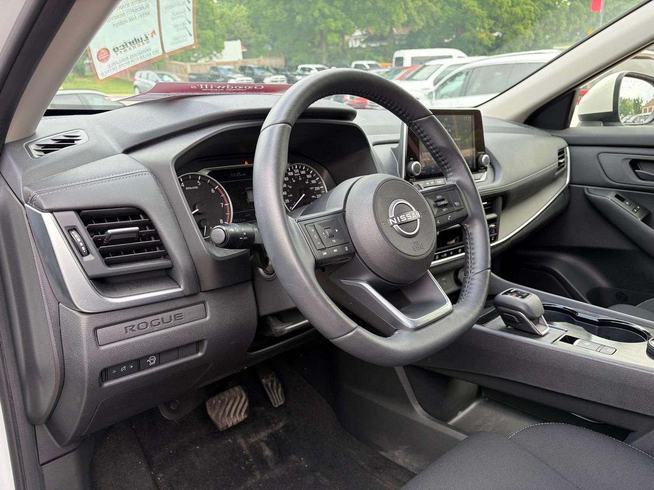 2024 Nissan Rogue S, CLEAN CARFAX, REMOTE START, BACK UP CAMERA! - Photo #9