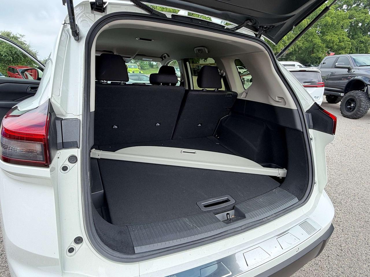 2024 Nissan Rogue S, CLEAN CARFAX, REMOTE START, BACK UP CAMERA! - Photo #12