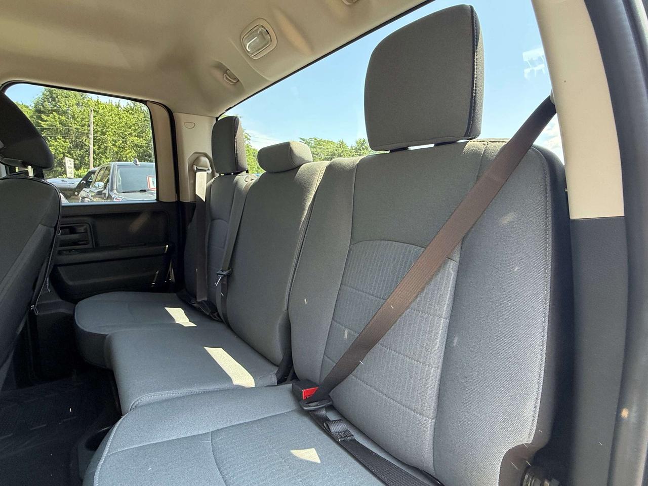 2021 RAM 1500 Classic EXPRESS, 3.6L, CLEAN CARFAX, REMOTE START! - Photo #11