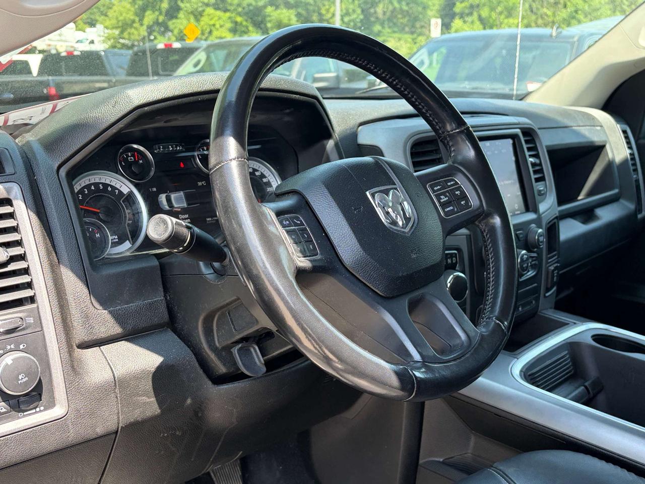 2021 RAM 1500 Classic EXPRESS, 3.6L, CLEAN CARFAX, REMOTE START! Photo