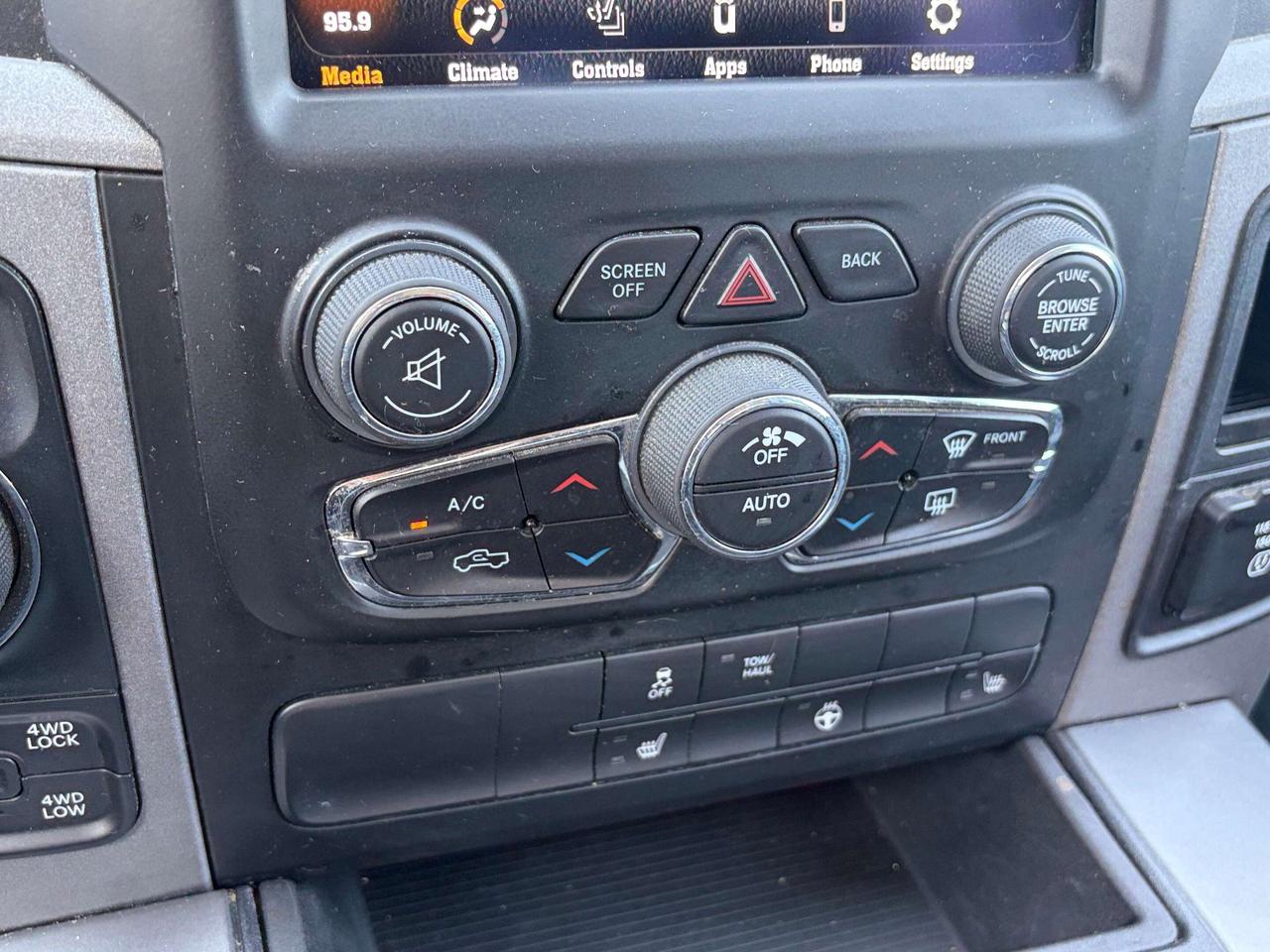 2021 RAM 1500 Classic EXPRESS, 3.6L, CLEAN CARFAX, REMOTE START! Photo