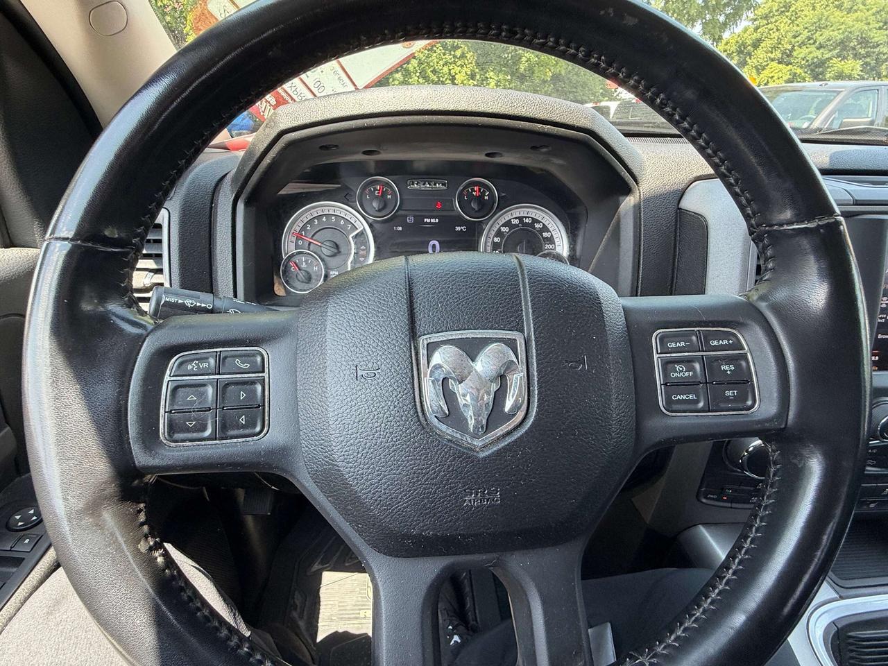 2021 RAM 1500 Classic EXPRESS, 3.6L, CLEAN CARFAX, REMOTE START! Photo
