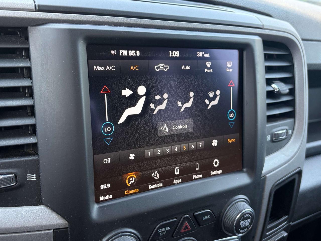 2021 RAM 1500 Classic EXPRESS, 3.6L, CLEAN CARFAX, REMOTE START! Photo