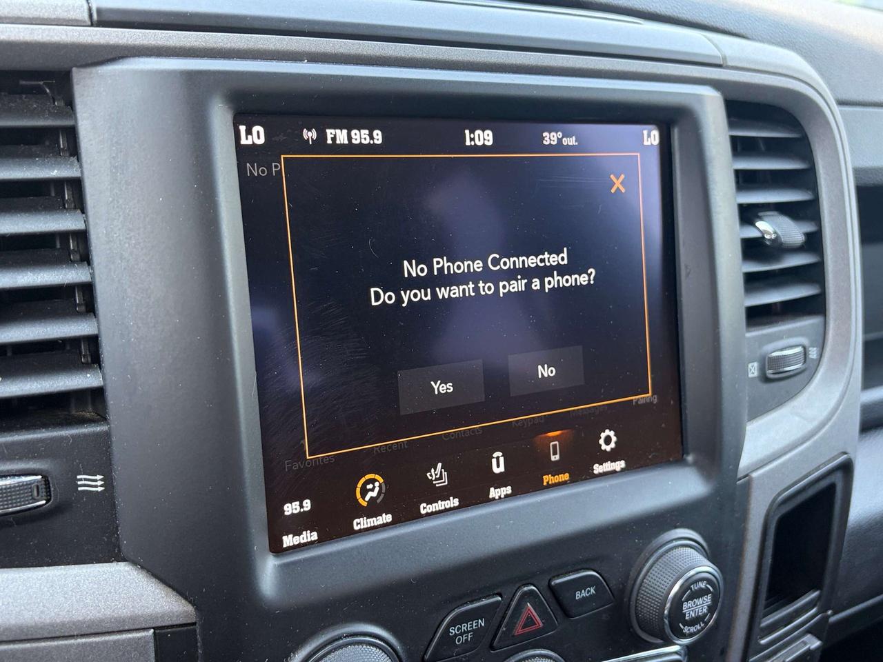 2021 RAM 1500 Classic EXPRESS, 3.6L, CLEAN CARFAX, REMOTE START! - Photo #19