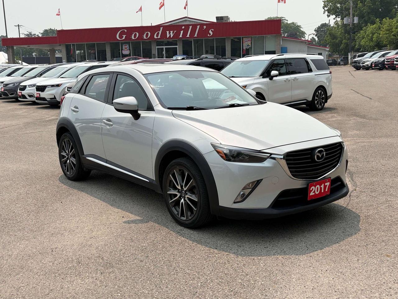 2017 Mazda CX-3 AWD, GT, SUNROOF, CLEAN CARFAX, LEATHER! - Photo #2