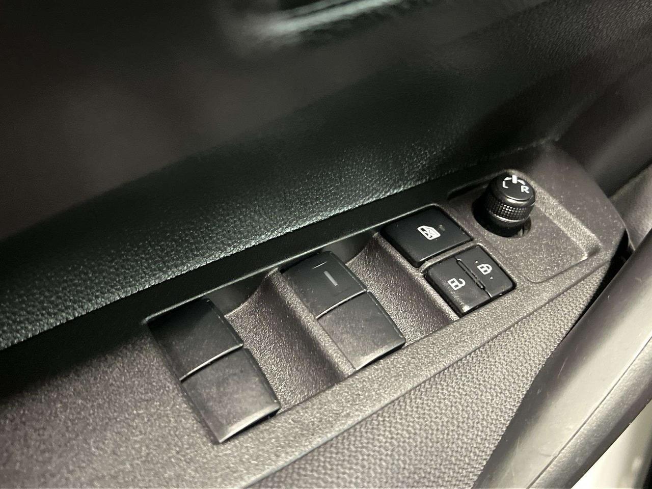 2025 Toyota Corolla LE UPGRADE | SUNROOF |HTD SEATS | CARPLAY | ALLOYS Photo