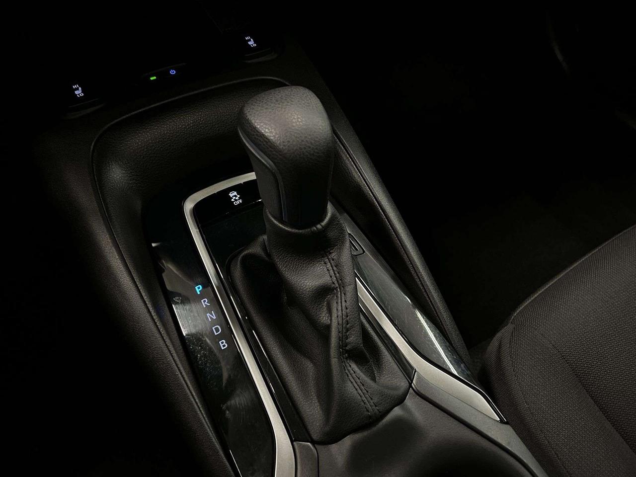 2025 Toyota Corolla LE UPGRADE | SUNROOF |HTD SEATS | CARPLAY | ALLOYS Photo