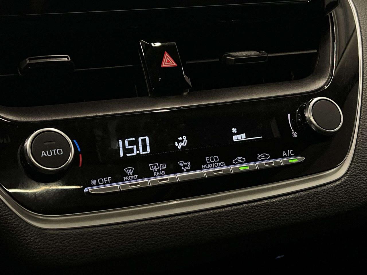 2025 Toyota Corolla LE UPGRADE | SUNROOF |HTD SEATS | CARPLAY | ALLOYS Photo
