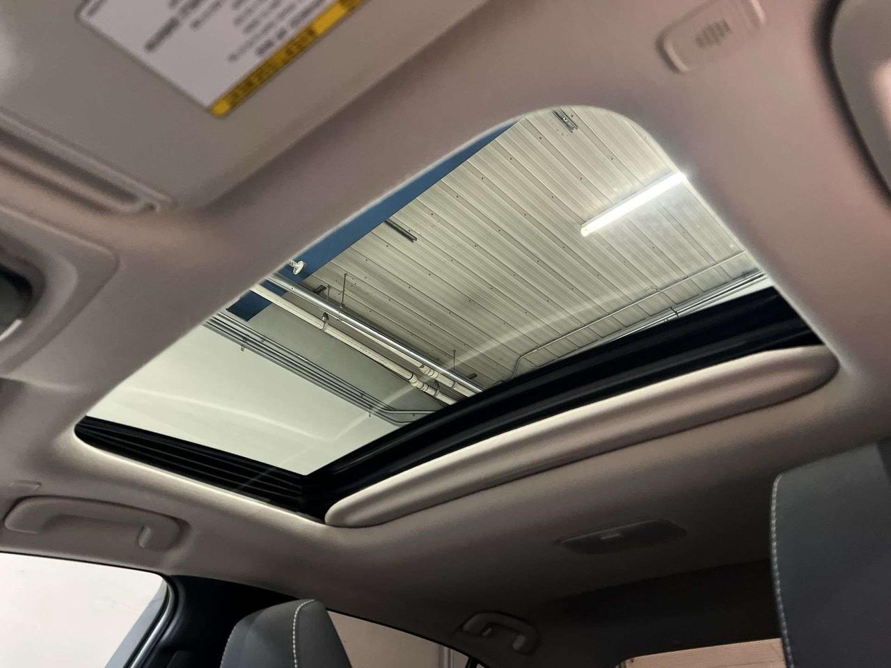 2025 Toyota Corolla LE UPGRADE | SUNROOF |HTD SEATS | CARPLAY | ALLOYS Photo