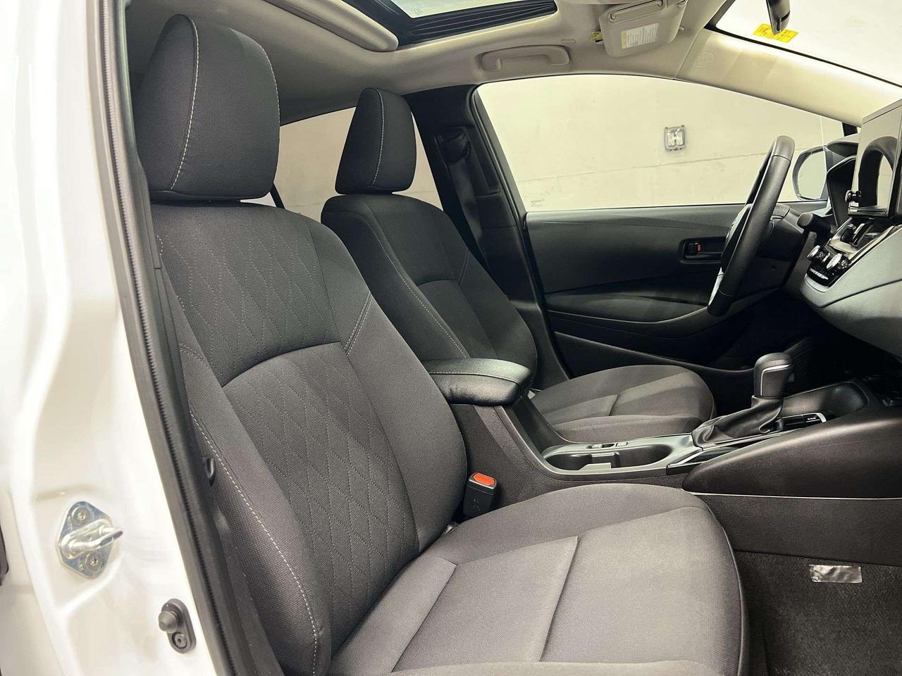 2025 Toyota Corolla LE UPGRADE | SUNROOF |HTD SEATS | CARPLAY | ALLOYS Photo