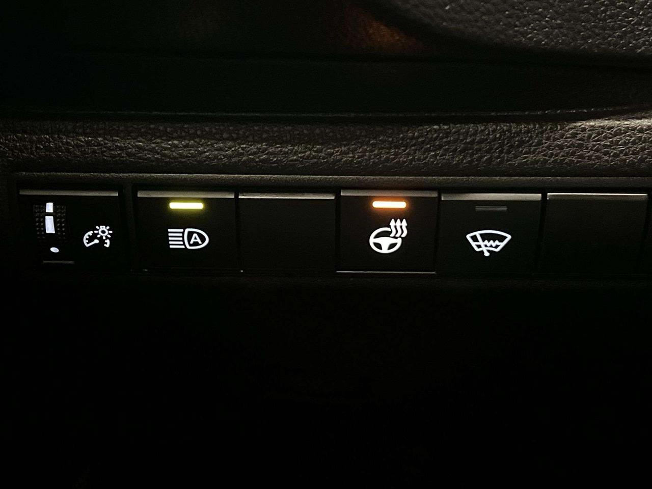 2025 Toyota Corolla LE UPGRADE | SUNROOF |HTD SEATS | CARPLAY | ALLOYS Photo