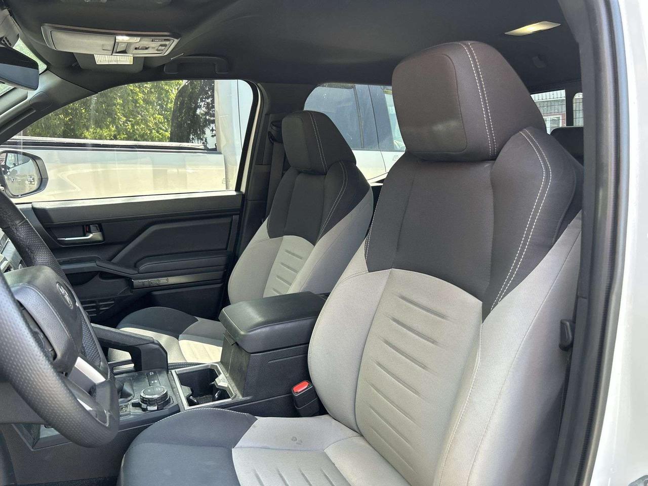 2024 Toyota Tacoma TRD OFF ROAD 4X4 | 6-SPEED | DBL CAB | HTD SEATS Photo5