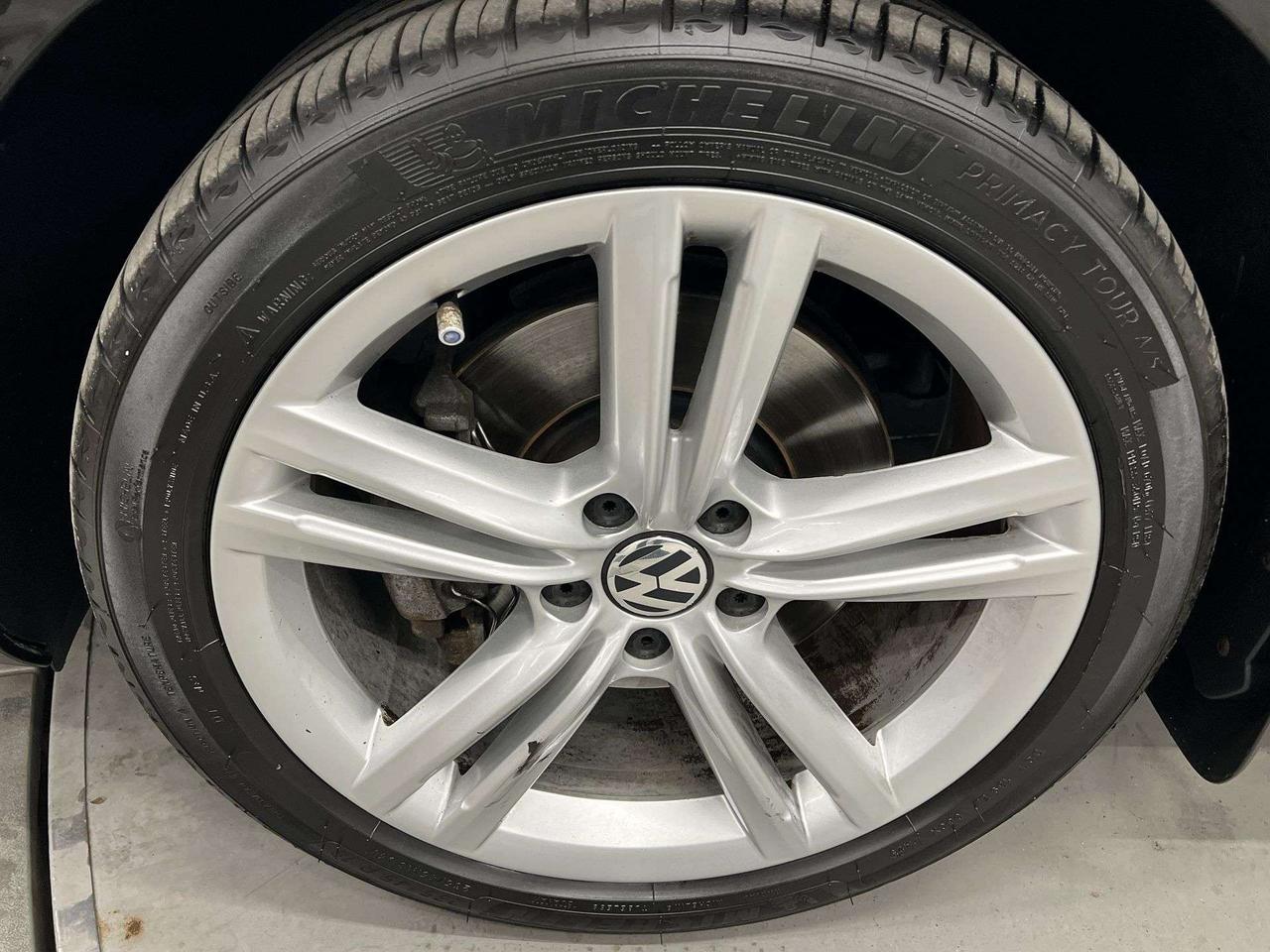 2015 Volkswagen Passat HIGHLINE | LOW KMS! | HTD LEATHER | SUNROOF | NAV Photo