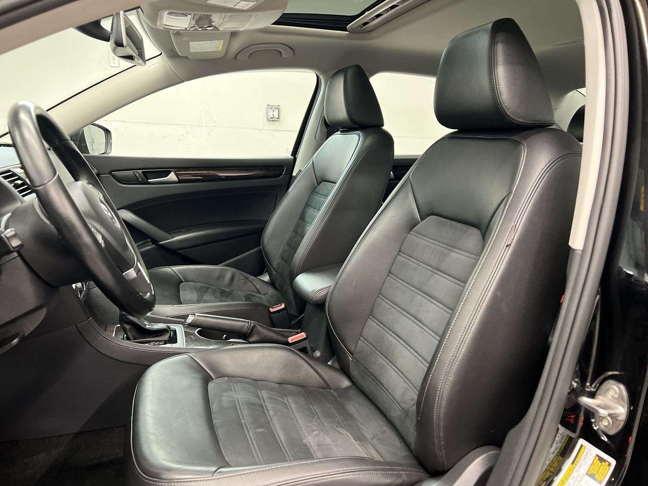 2015 Volkswagen Passat HIGHLINE | LOW KMS! | HTD LEATHER | SUNROOF | NAV Photo