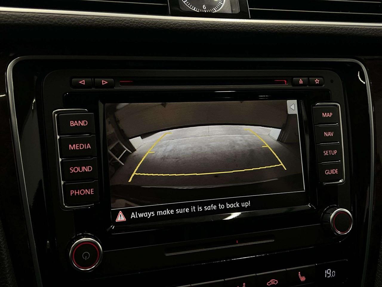 2015 Volkswagen Passat HIGHLINE | LOW KMS! | HTD LEATHER | SUNROOF | NAV Photo