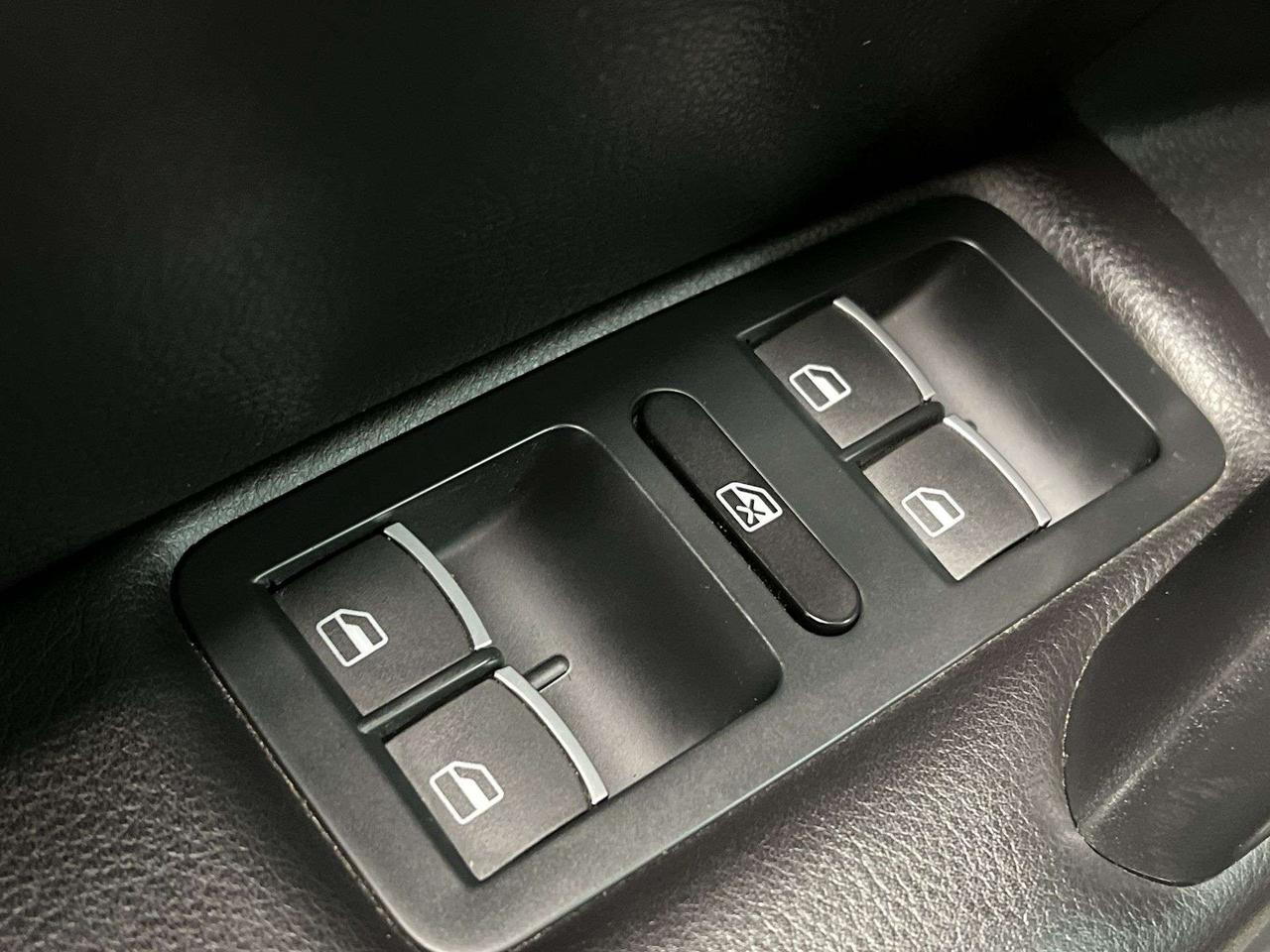 2015 Volkswagen Passat HIGHLINE | LOW KMS! | HTD LEATHER | SUNROOF | NAV Photo