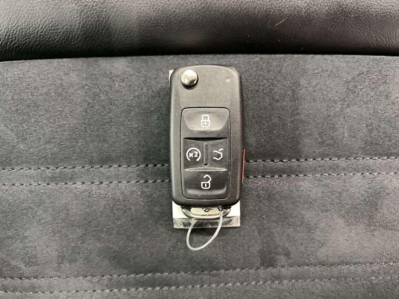 2015 Volkswagen Passat HIGHLINE | LOW KMS! | HTD LEATHER | SUNROOF | NAV Photo