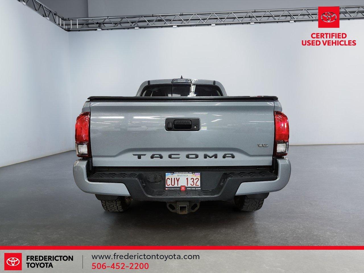 2018 Toyota Tacoma SR5 Photo2