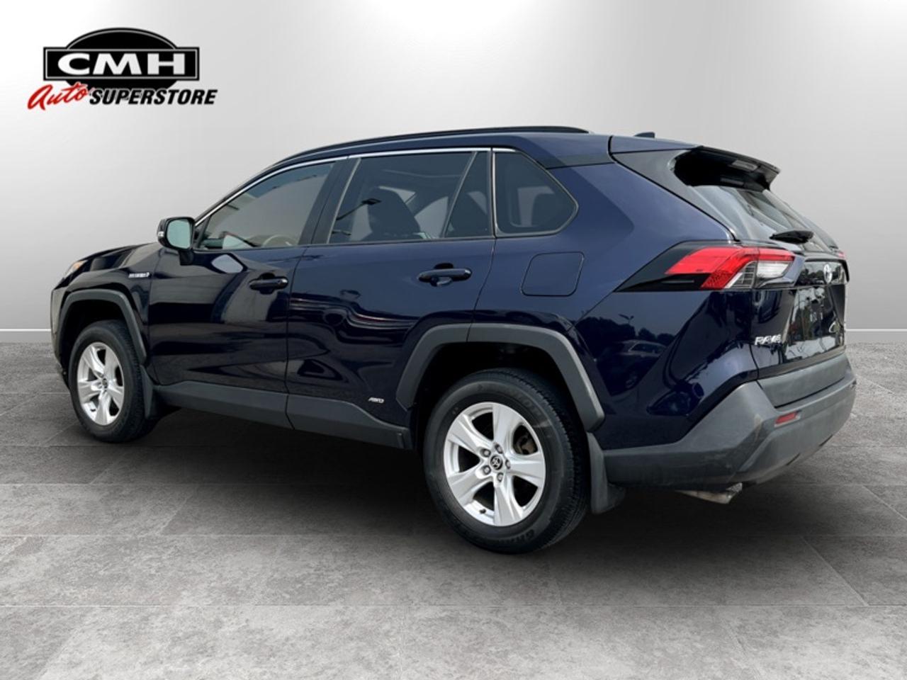 2021 Toyota RAV4 XLE  **CLEAN CARFAX - HYBRID** Photo2