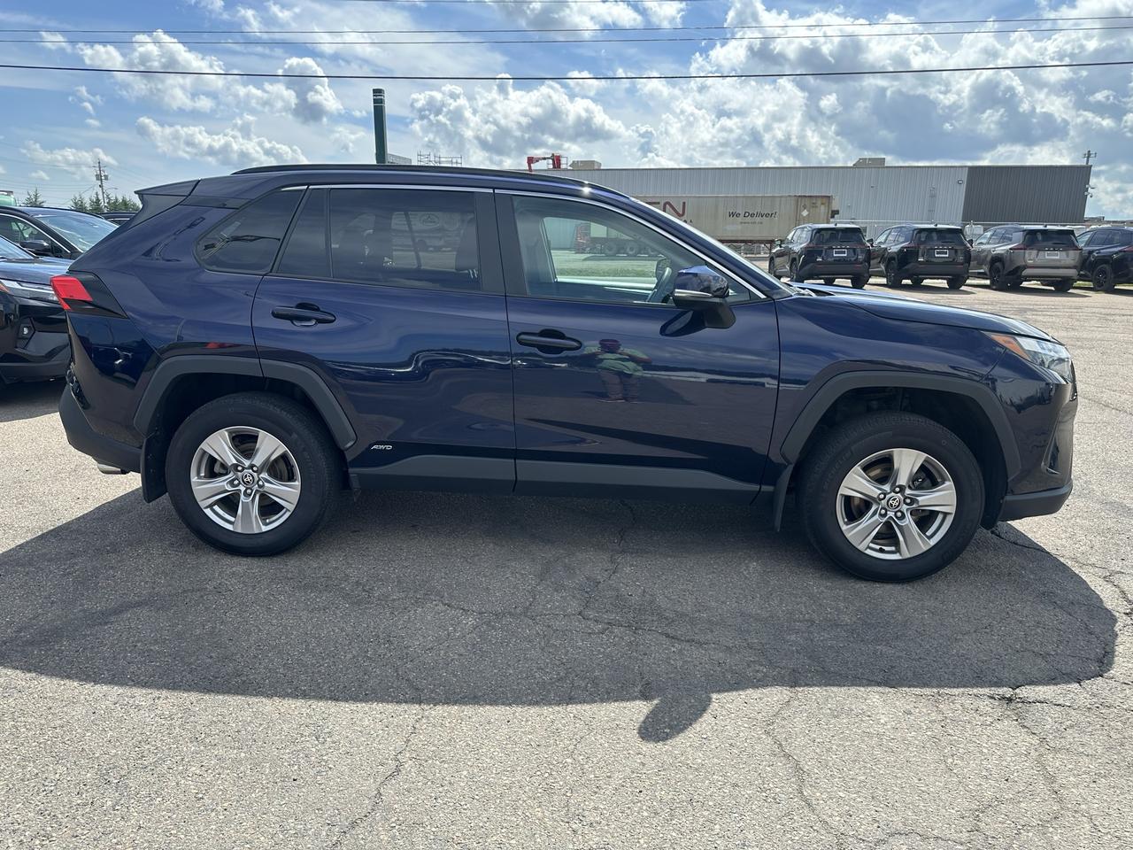 2024 Toyota RAV4 Hybrid XLE Photo3