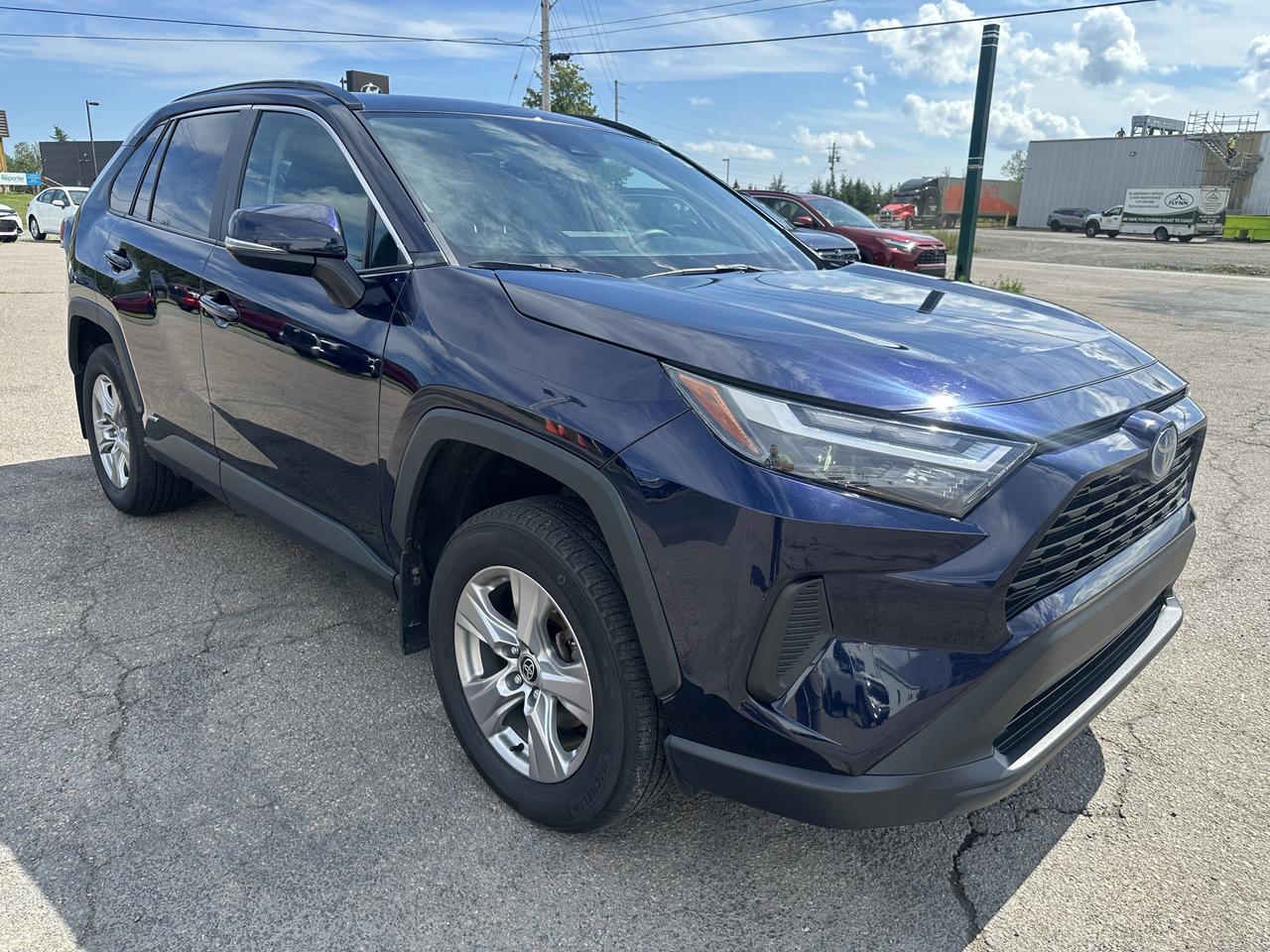 2024 Toyota RAV4 Hybrid XLE Photo2