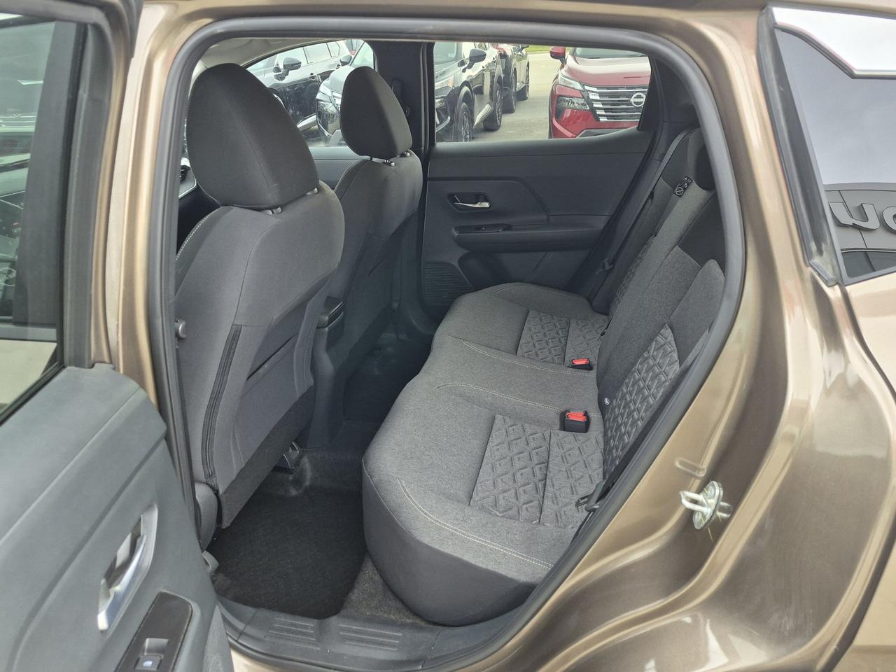 2025 Nissan Kicks SV Photo