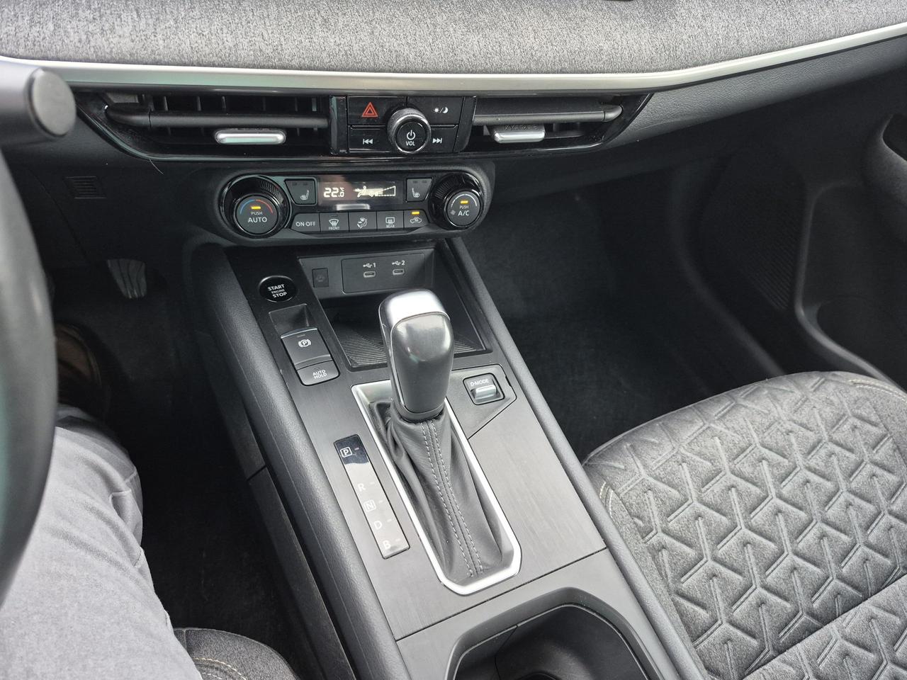 2025 Nissan Kicks SV Photo