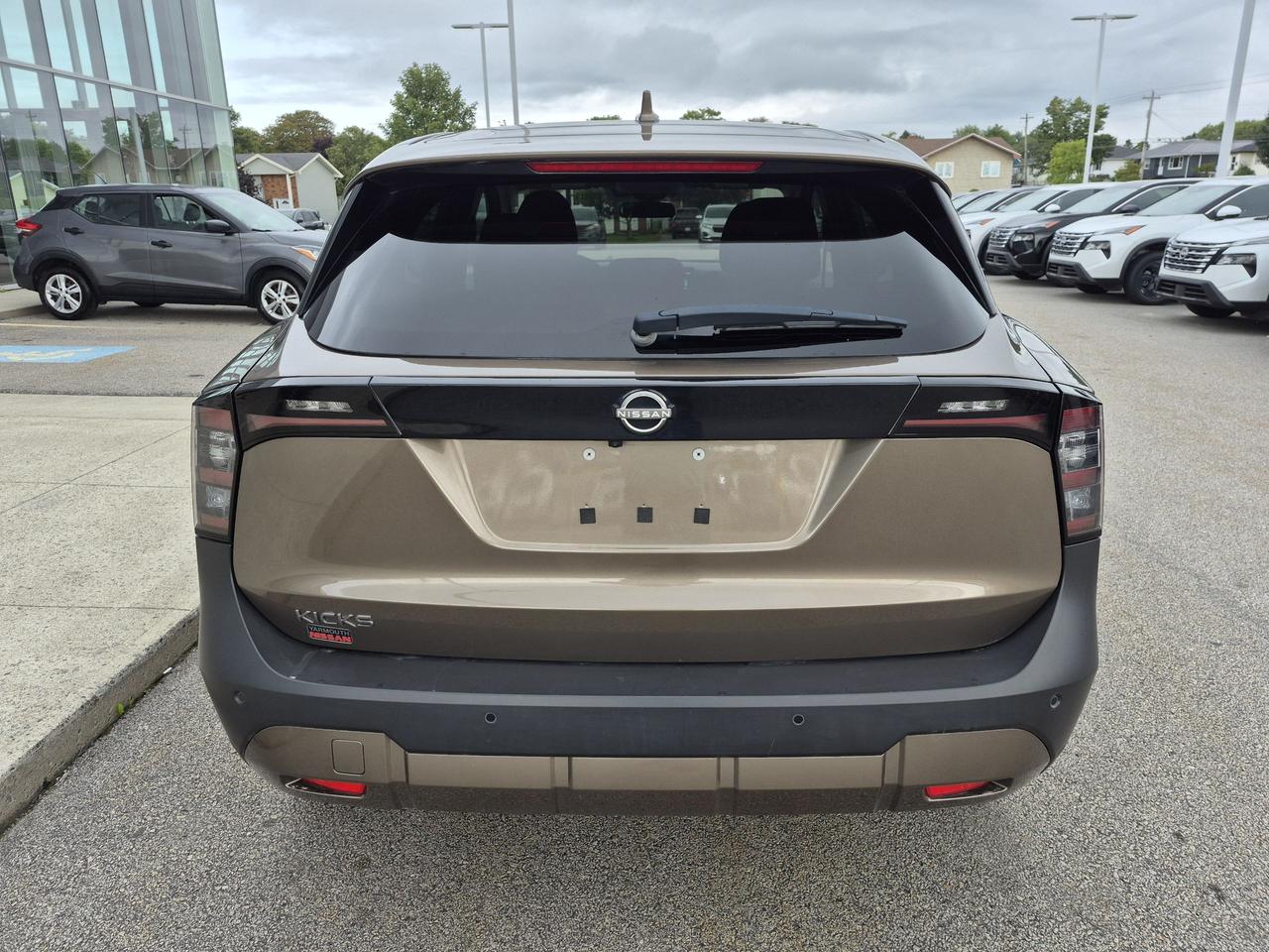 2025 Nissan Kicks SV Photo