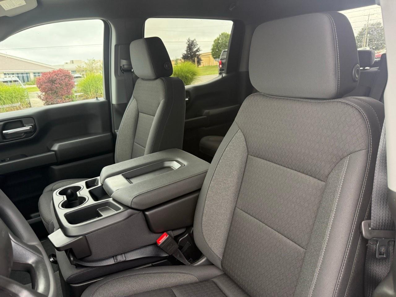2026 Chevrolet Silverado 1500 Crew Cab Short Box 4-Wheel Drive Custom Trail Boss Photo4