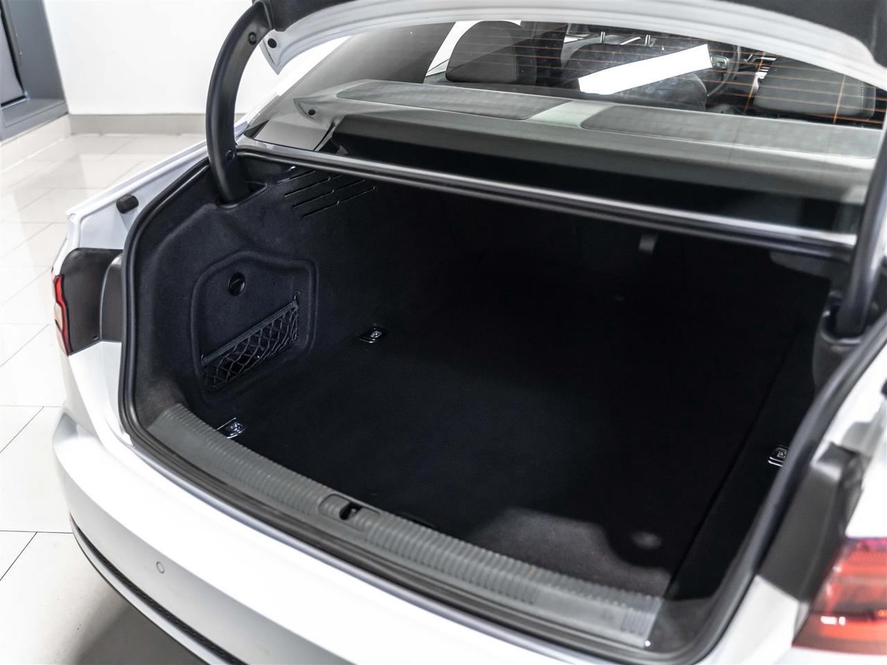 2018 Audi A4 Progressiv|S-Line|Navigation|Rear Cam|Low Km's Photo