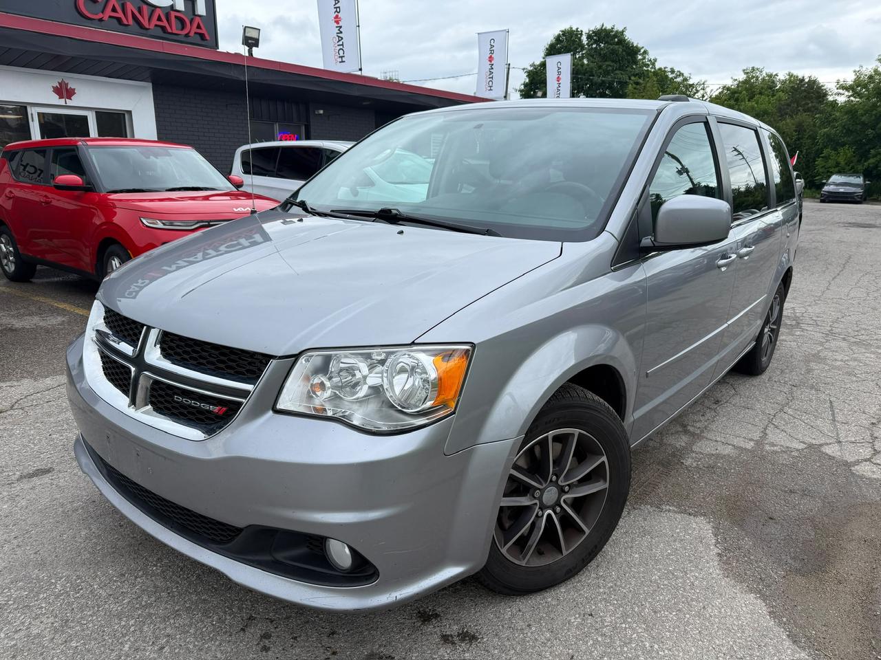 Used 2020 Dodge Grand Caravan SE / DVD / LEATHER / STOW&GO / YOU SAFETY YOU SAVE for sale in Cambridge, ON