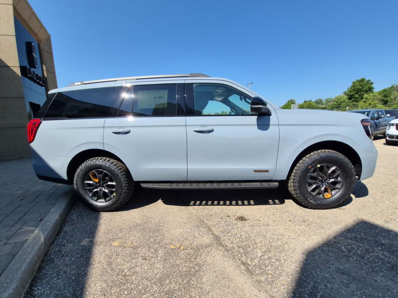 2027 Ford Expedition TREMOR 4X4 Photo4