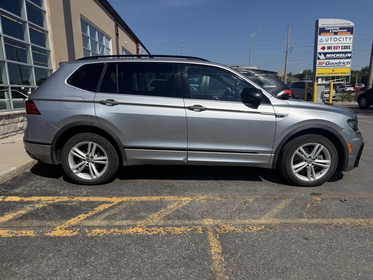 2021 Volkswagen Tiguan Highline | R LINE PKG | 7 SEATER | CLEAN TITLE Photo3