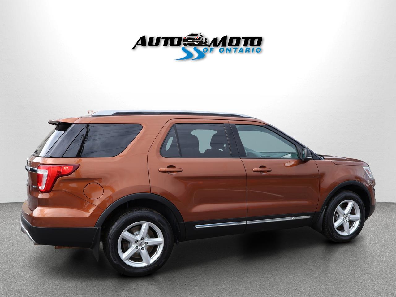 2017 Ford Explorer XLT 4WD CERTIFIED *ACCIDENT FREE*38 SERVICE* CAMERA NAV BLUETOOTH LEATHER HEATED SEATS SUNROOF CRUISE ALLOYS Photo