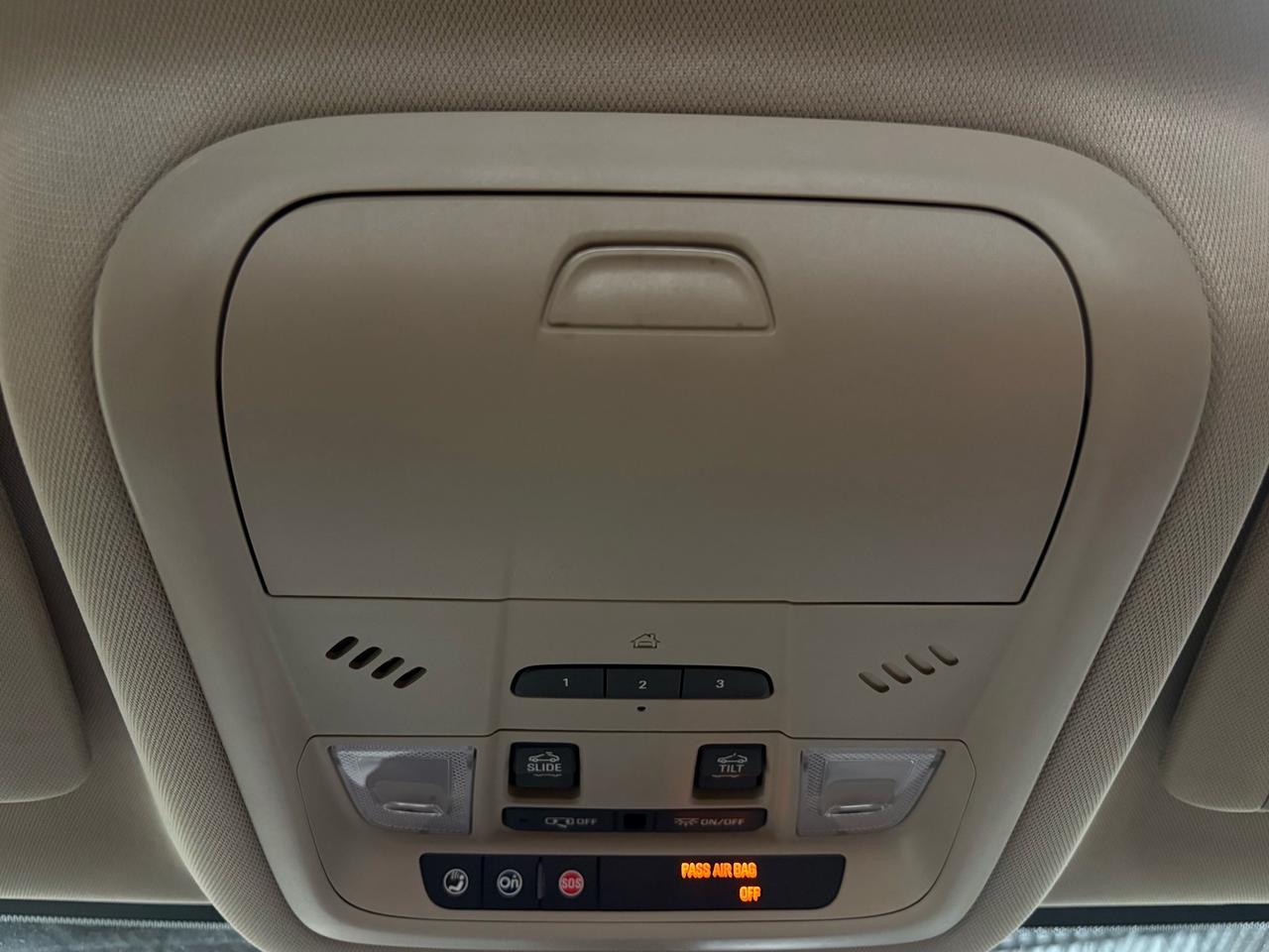 2017 GMC Acadia AWD 4DR SLT W/SLT-1 Photo