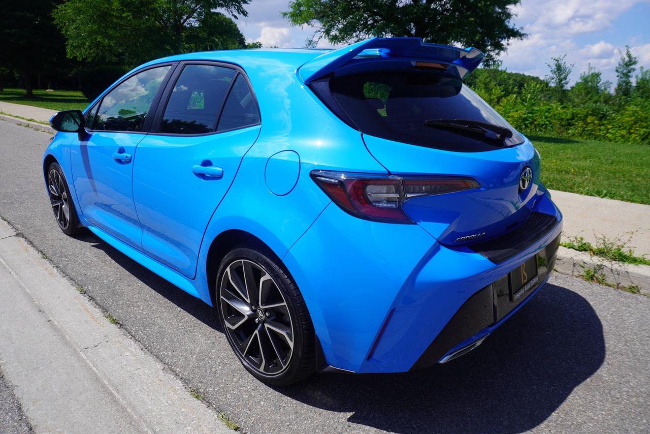 2020 Toyota Corolla Hatchback SE / SPORTY / OWNER OWNER / 6SPD MANUAL / ACCIDENT FREE / RELIABLE! Photo
