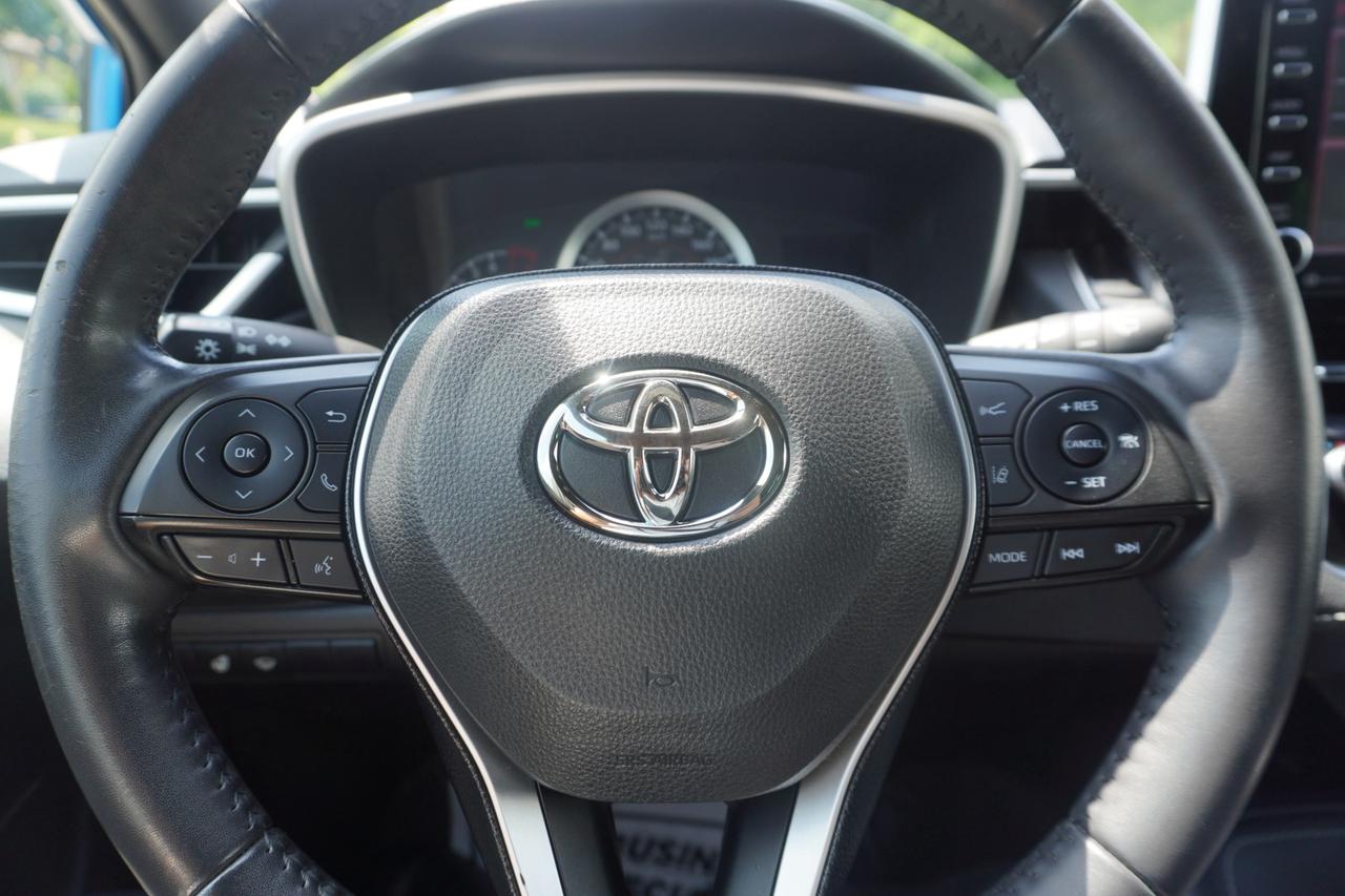 2020 Toyota Corolla Hatchback SE / SPORTY / OWNER OWNER / 6SPD MANUAL / ACCIDENT FREE / RELIABLE! Photo