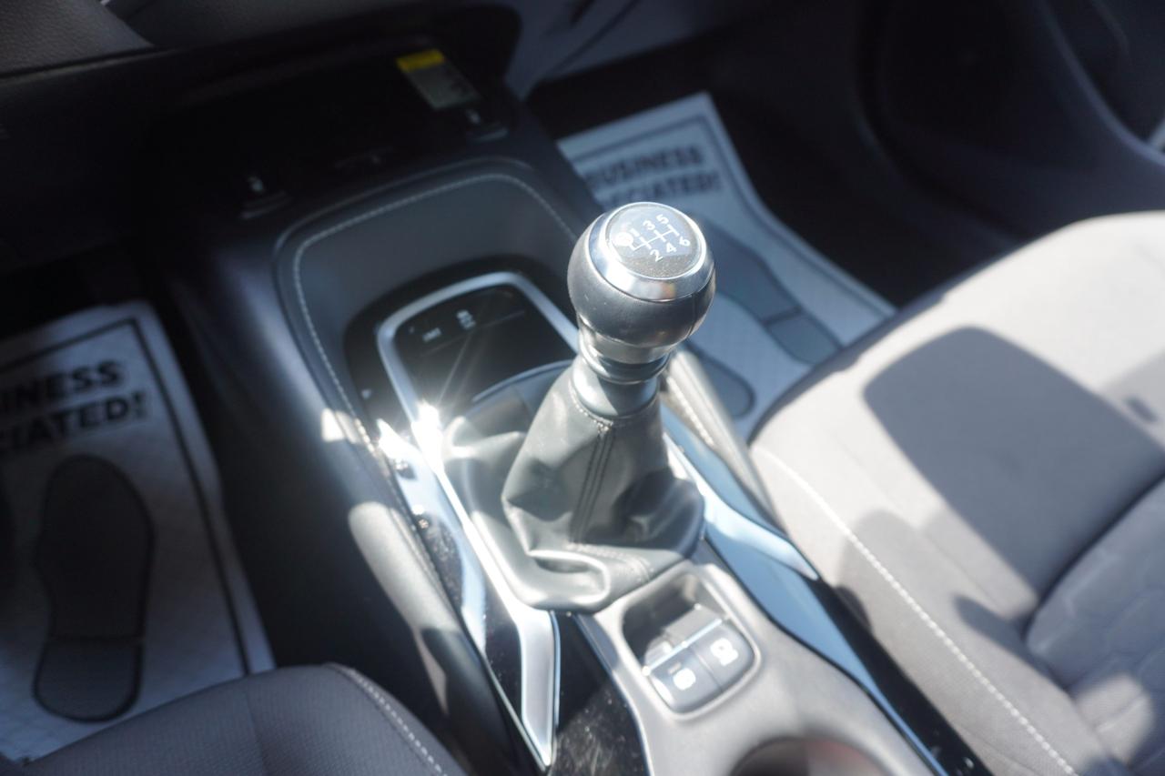 2020 Toyota Corolla Hatchback SE / SPORTY / OWNER OWNER / 6SPD MANUAL / ACCIDENT FREE / RELIABLE! Photo