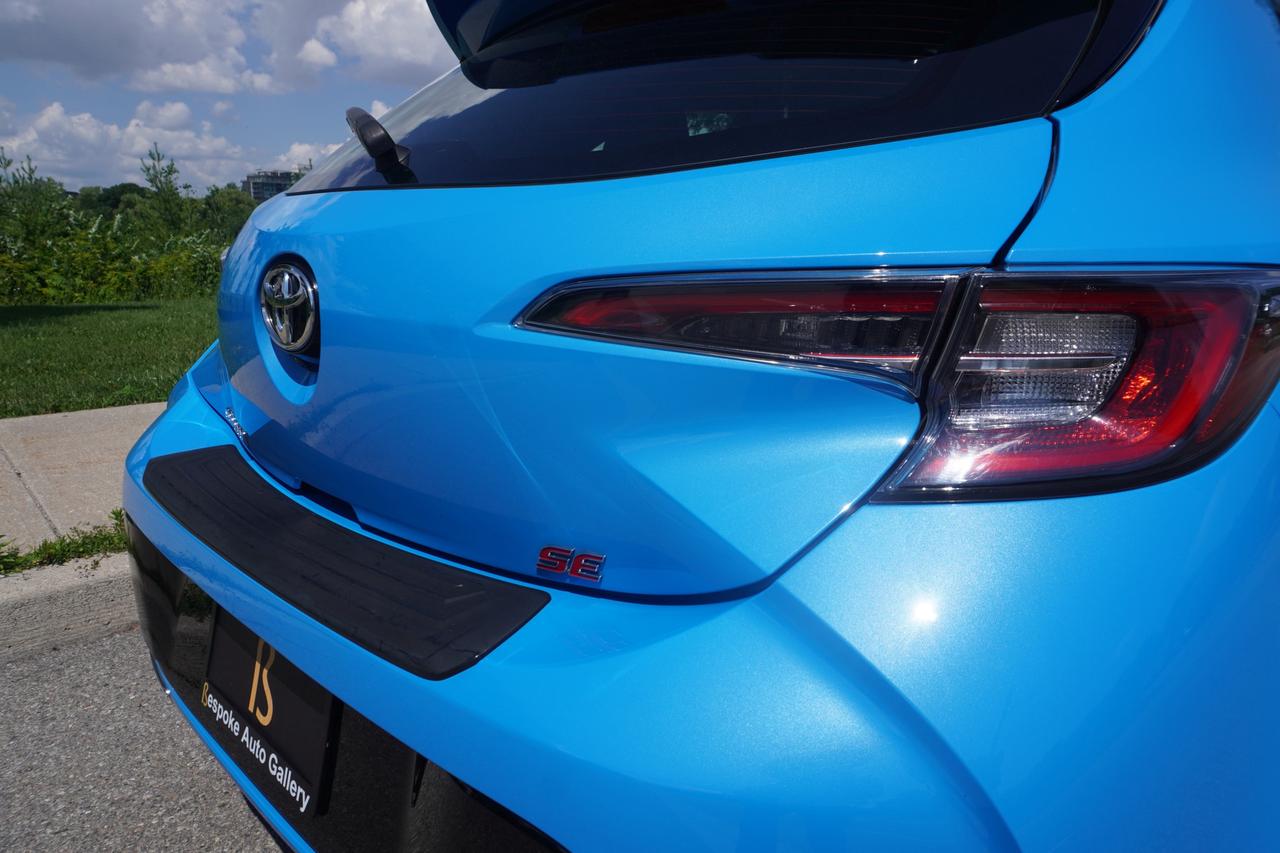 2020 Toyota Corolla Hatchback SE / SPORTY / OWNER OWNER / 6SPD MANUAL / ACCIDENT FREE / RELIABLE! Photo