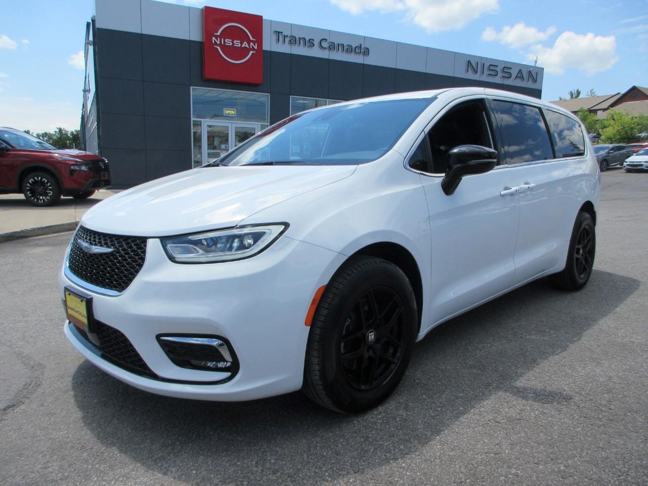 Used 2025 Chrysler Pacifica Select for sale in Peterborough, ON