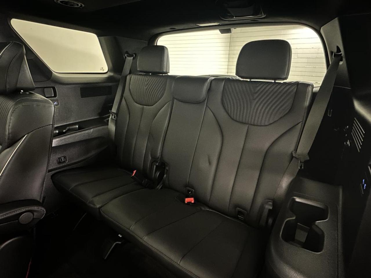 2024 Hyundai PALISADE Ultimate Calligraphy 7-Passenger AWD/PANOROOF/32KM/OFF 1 OWNER HYUNDAI LEASE! Photo
