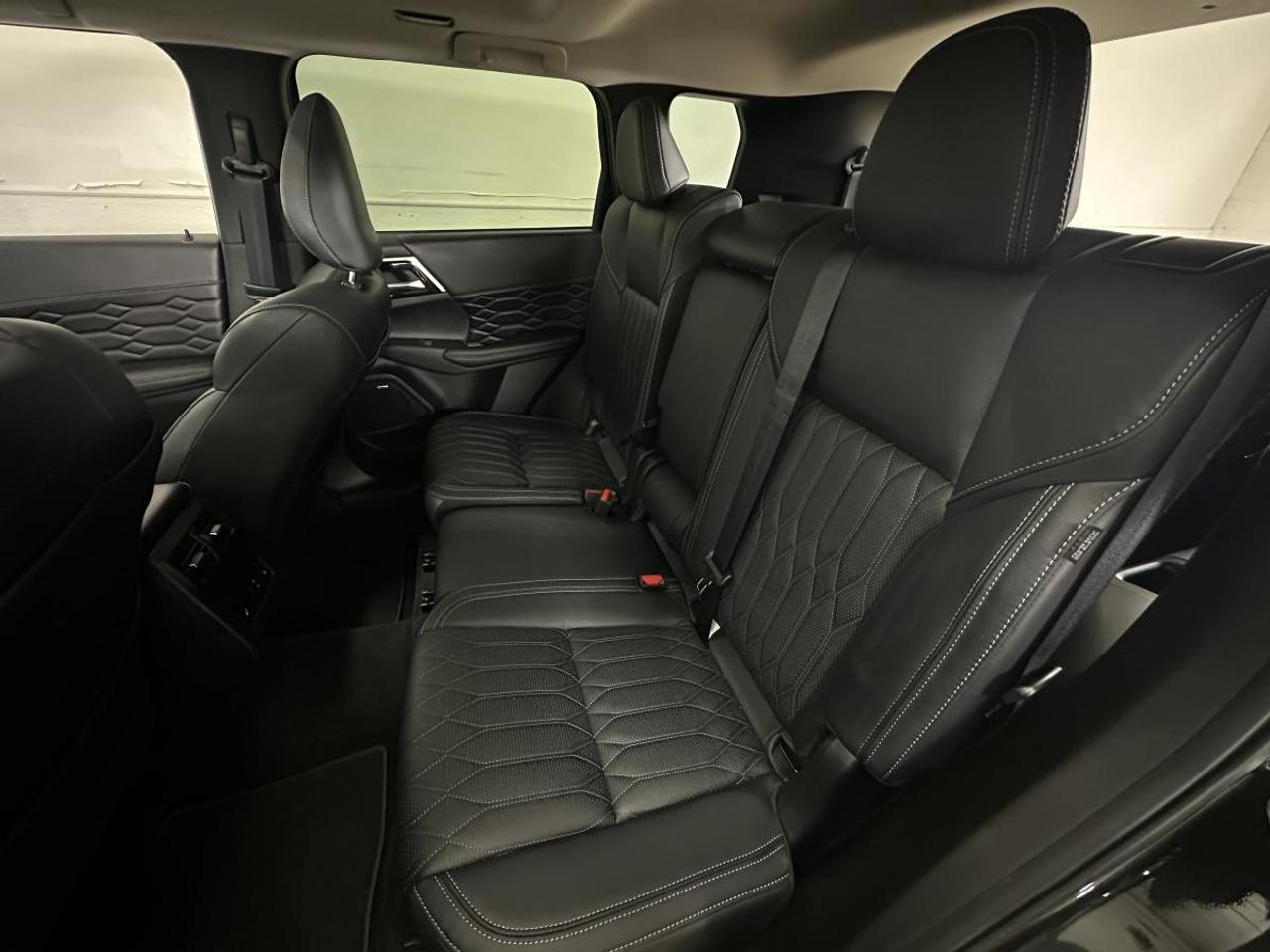 2025 Mitsubishi Outlander SEL S-AWC Photo