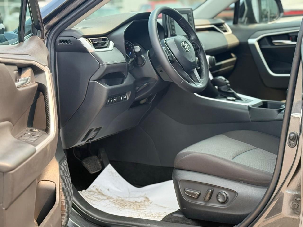 2022 Toyota RAV4 Hybrid XLE HEATED SEATS-HEATED STEERING WHEEL-SUNROOF-HYBRID-NO ACCIDENTS- Photo