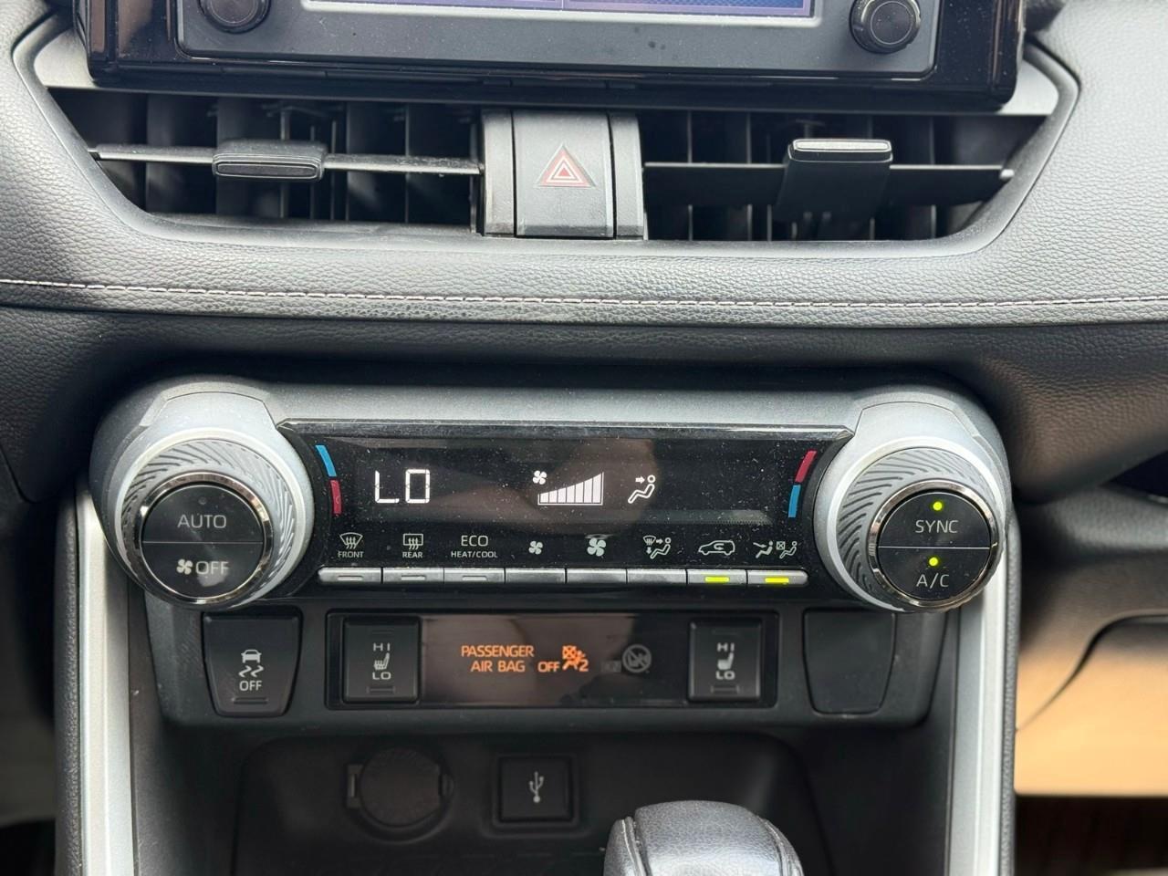 2022 Toyota RAV4 Hybrid XLE HEATED SEATS-HEATED STEERING WHEEL-SUNROOF-HYBRID-NO ACCIDENTS- Photo