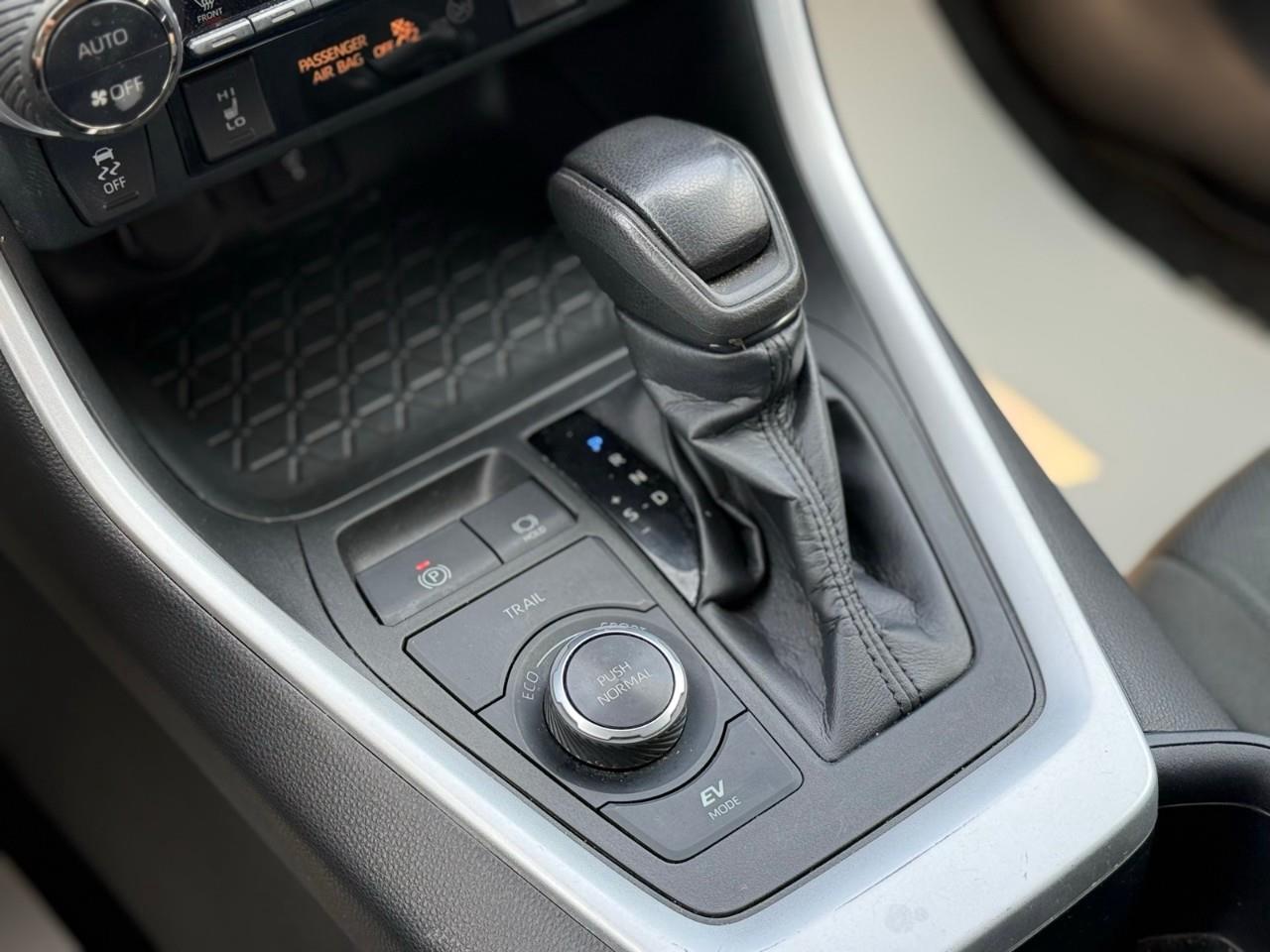 2022 Toyota RAV4 Hybrid XLE HEATED SEATS-HEATED STEERING WHEEL-SUNROOF-HYBRID-NO ACCIDENTS- Photo