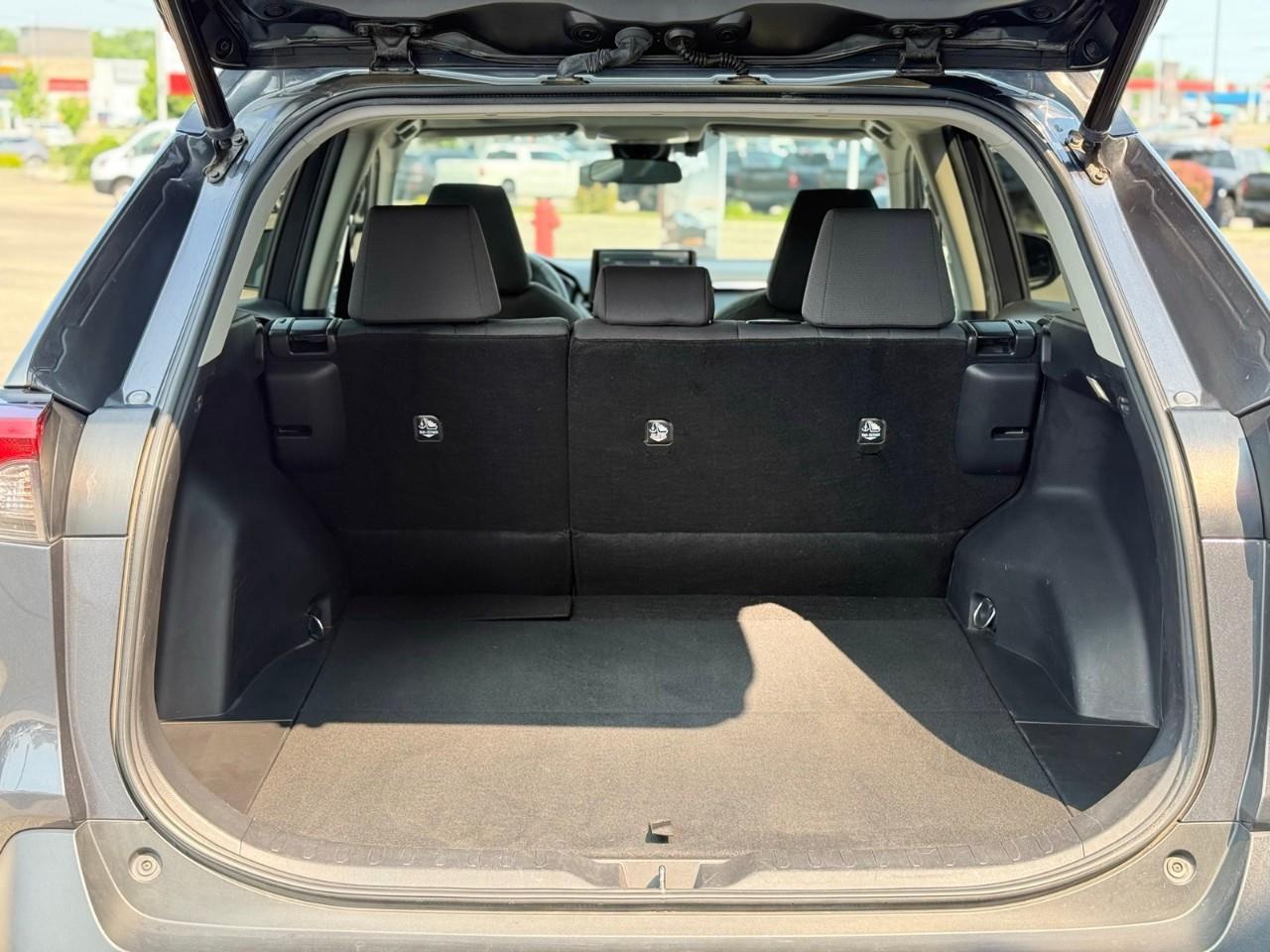 2022 Toyota RAV4 Hybrid XLE HEATED SEATS-HEATED STEERING WHEEL-SUNROOF-HYBRID-NO ACCIDENTS- Photo
