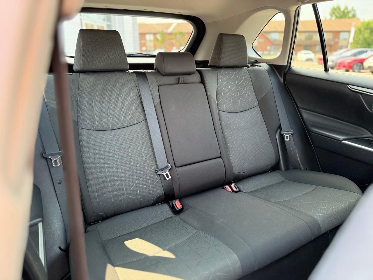 2022 Toyota RAV4 Hybrid XLE HEATED SEATS-HEATED STEERING WHEEL-SUNROOF-HYBRID-NO ACCIDENTS- Photo