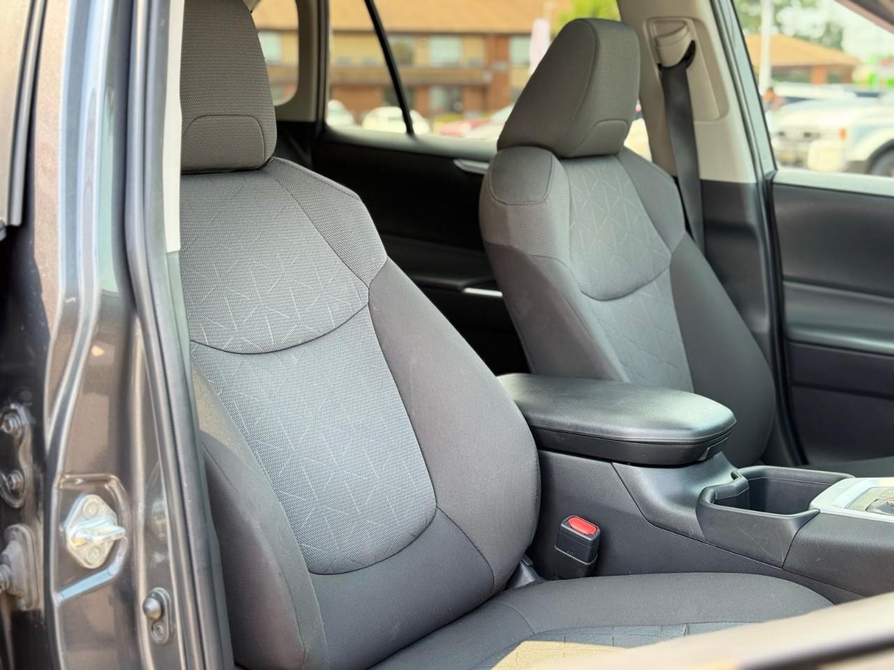 2022 Toyota RAV4 Hybrid XLE HEATED SEATS-HEATED STEERING WHEEL-SUNROOF-HYBRID-NO ACCIDENTS- Photo