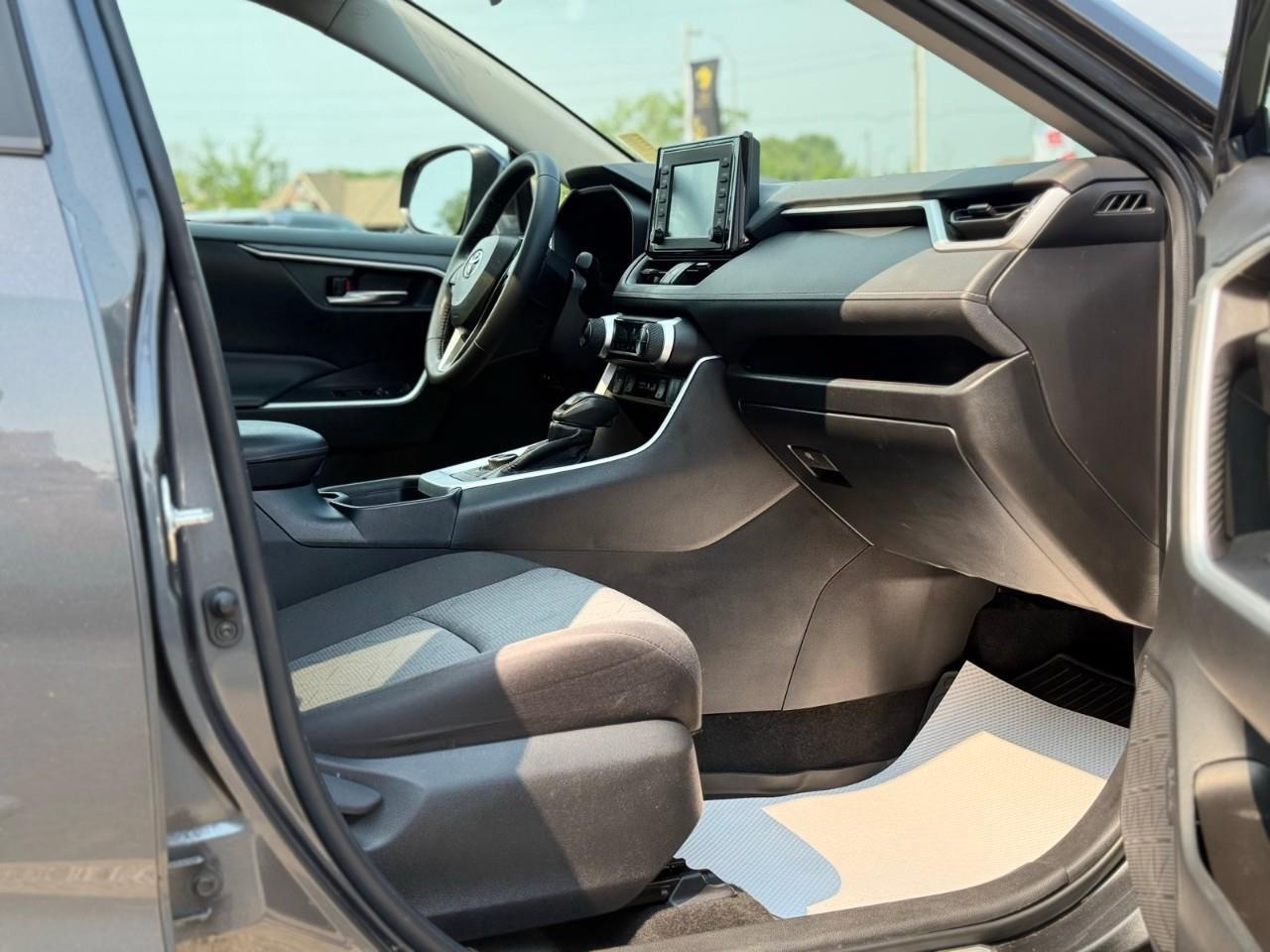 2022 Toyota RAV4 Hybrid XLE HEATED SEATS-HEATED STEERING WHEEL-SUNROOF-HYBRID-NO ACCIDENTS- Photo