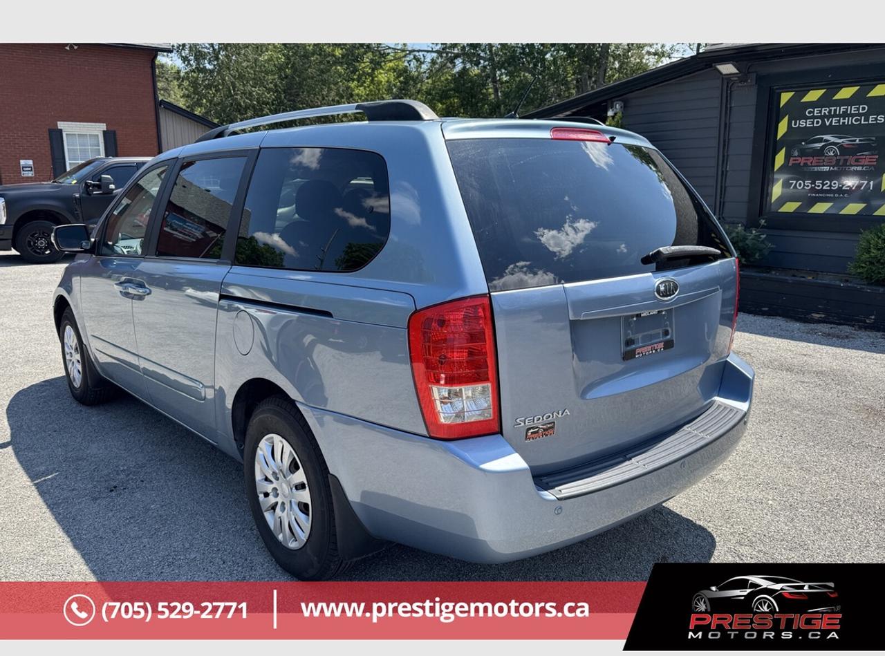 2012 Kia Sedona LX Photo